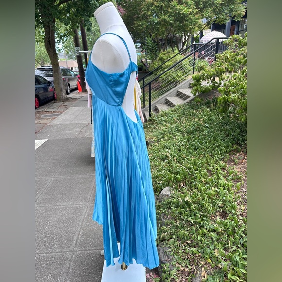 Abercrombie sky blue satin pleated mini dress. - Picture 4 of 7